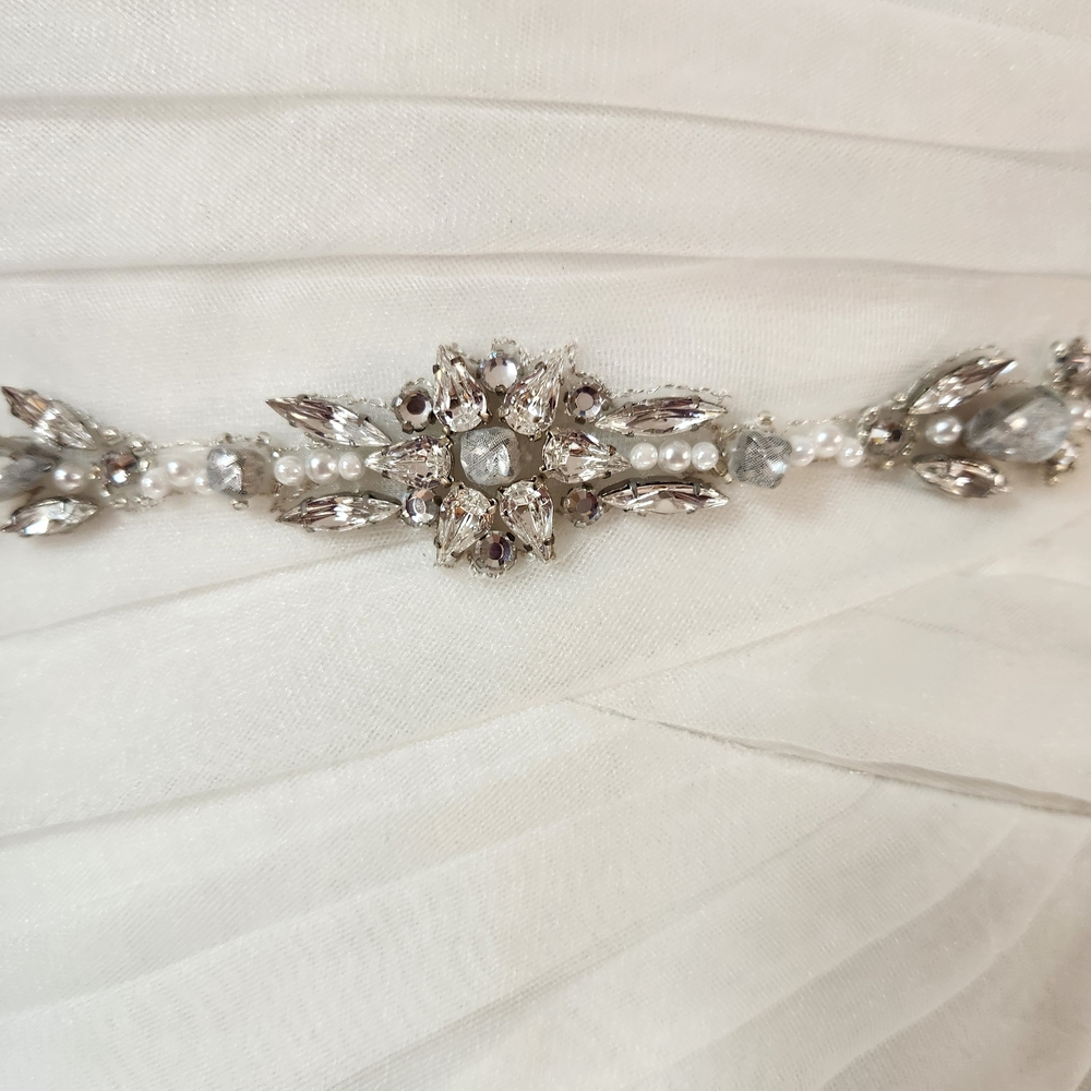 NWT Jasmine Bridal Ivory Wedding Gown | Style T394 | Size 6 - Picture 15 of 16